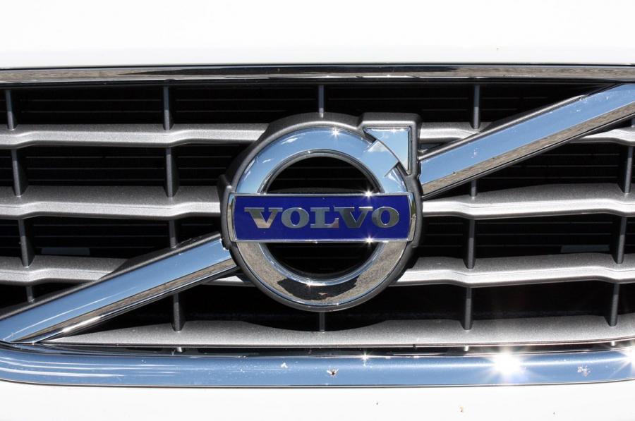  Volvo S60 T5 AWD 2013 года  (фото 3 из 40)